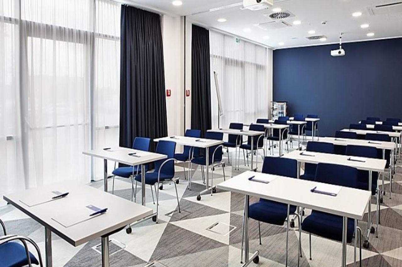 Holiday Inn Express - Sindelfingen By Ihg Екстериор снимка